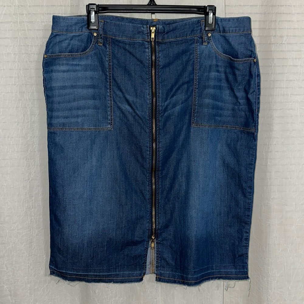 Chicos 2.5/M-L Blue Lightweight Denim Cotton/Lyocell Zip Front Fringe Hem Skirt